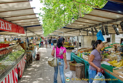 Many stalls were already closed when we visited